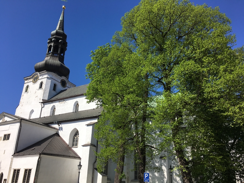 Toompea church Tallinn.jpg